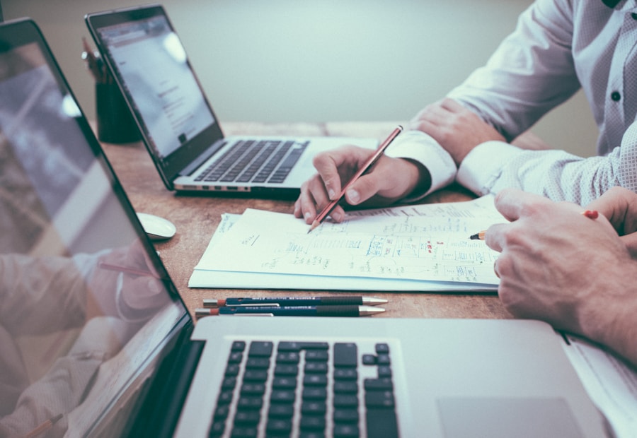 Planning documents and on-site review supporting structured renovation decisions